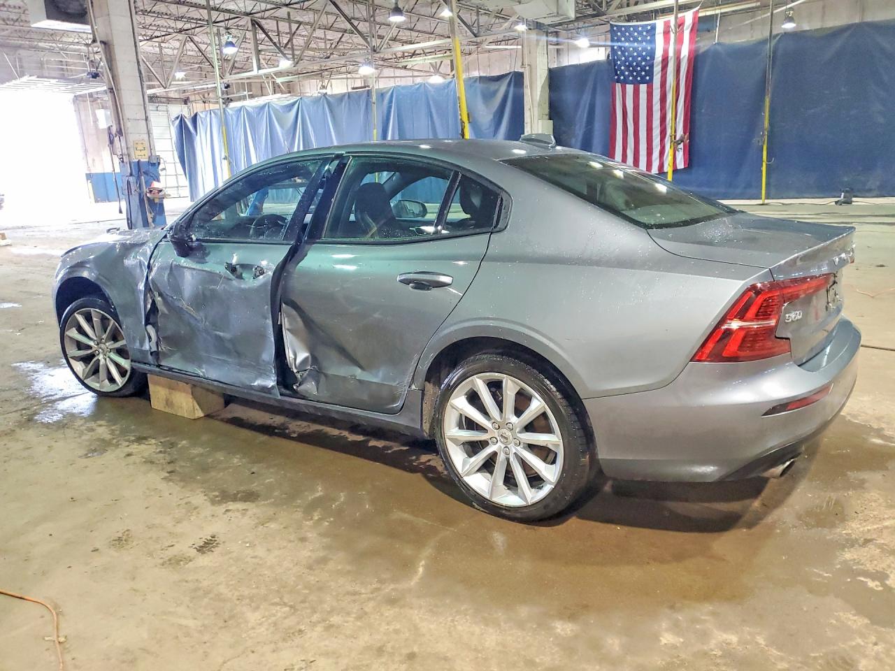 2020 VOLVO S60 T6 MOMENTUM photo 2