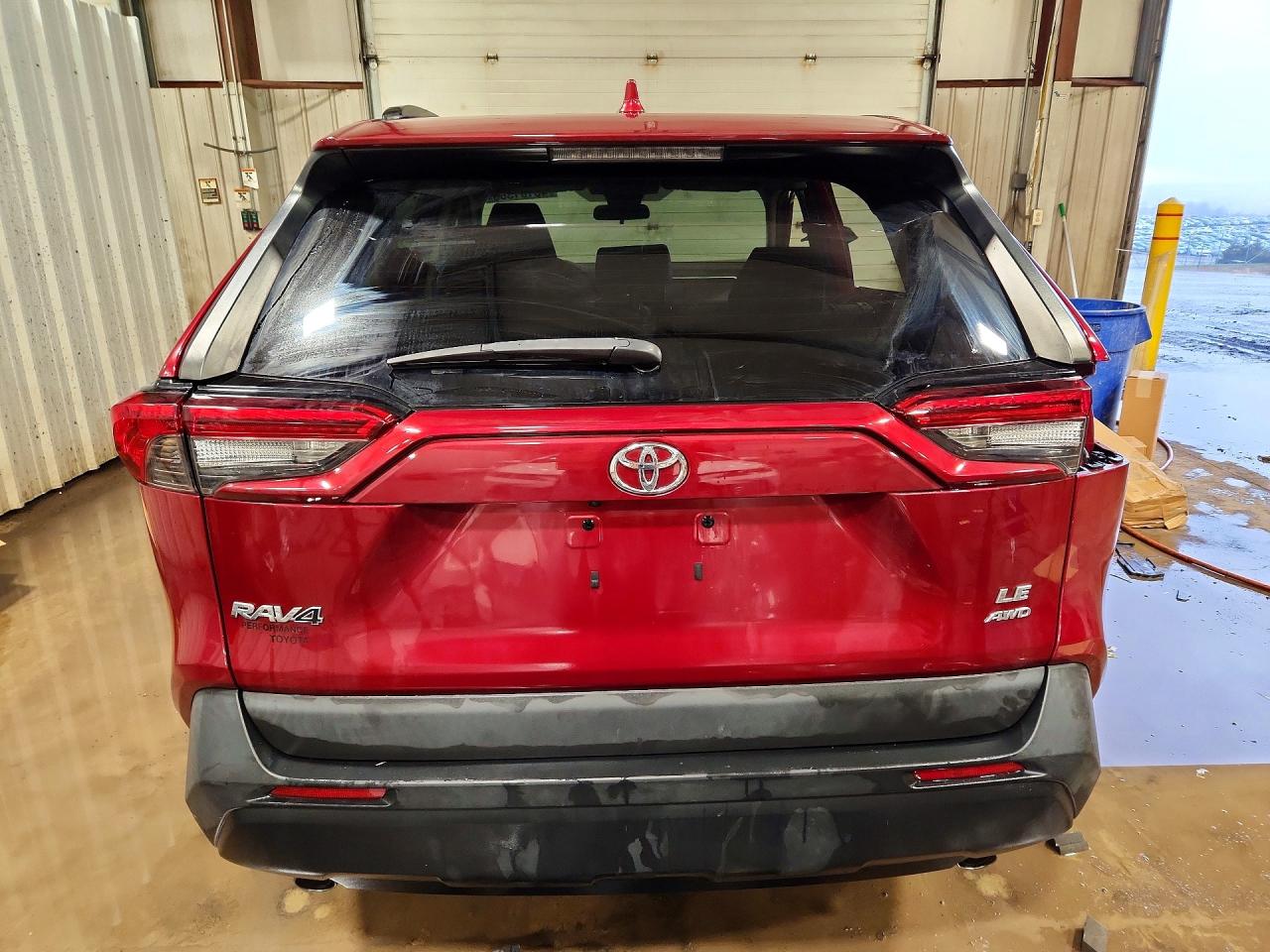 2021 TOYOTA RAV4 LE photo 16