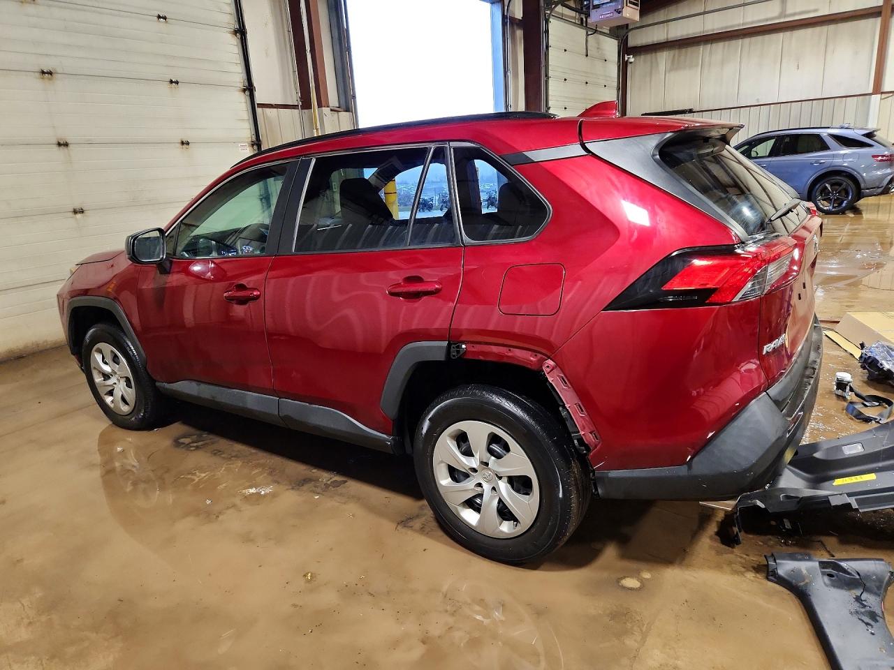 2021 TOYOTA RAV4 LE photo 4