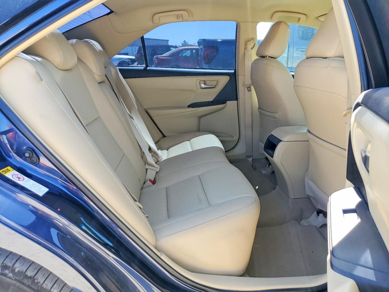 2015 TOYOTA CAMRY LE photo 31