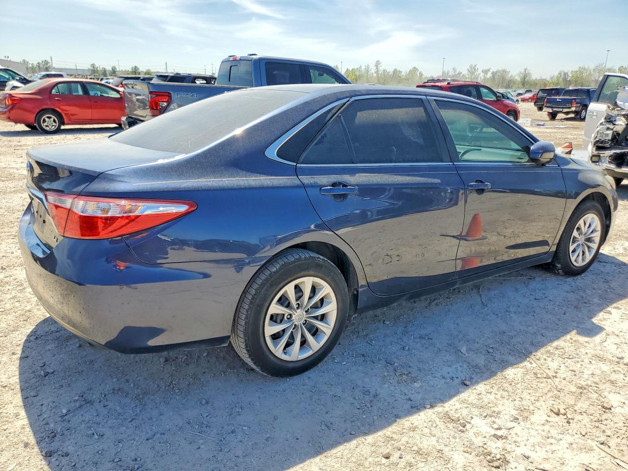 2015 TOYOTA CAMRY LE photo 7