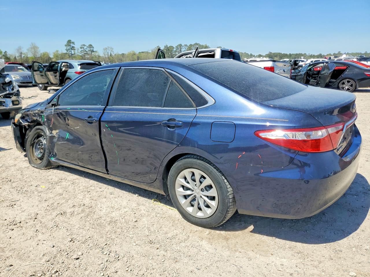 2015 TOYOTA CAMRY LE photo 4