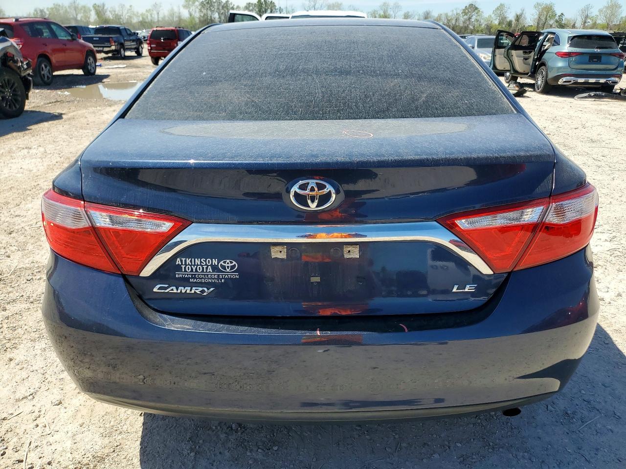 2015 TOYOTA CAMRY LE photo 16