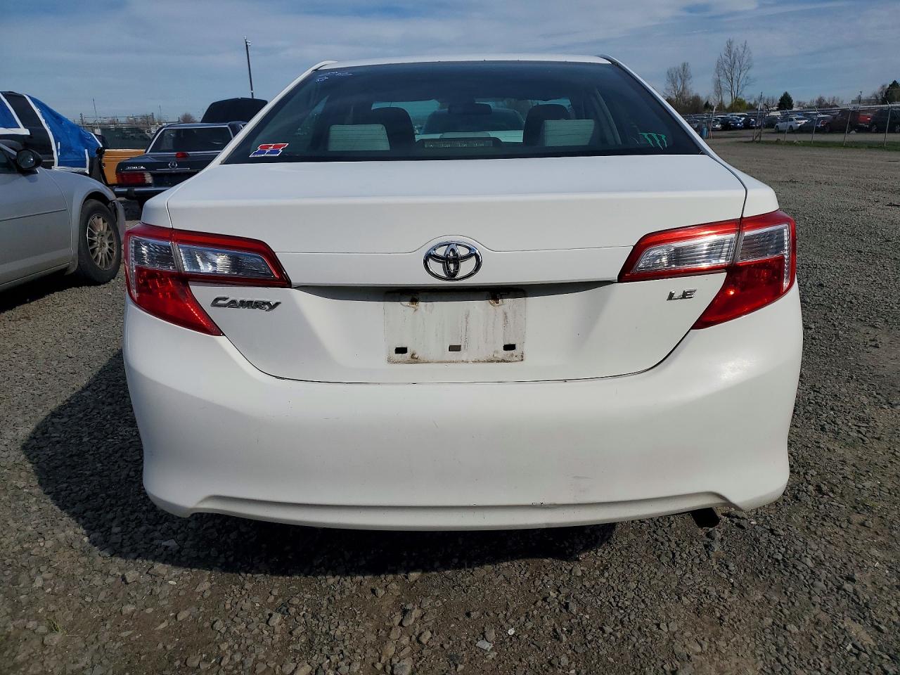 2012 TOYOTA CAMRY LE photo 11