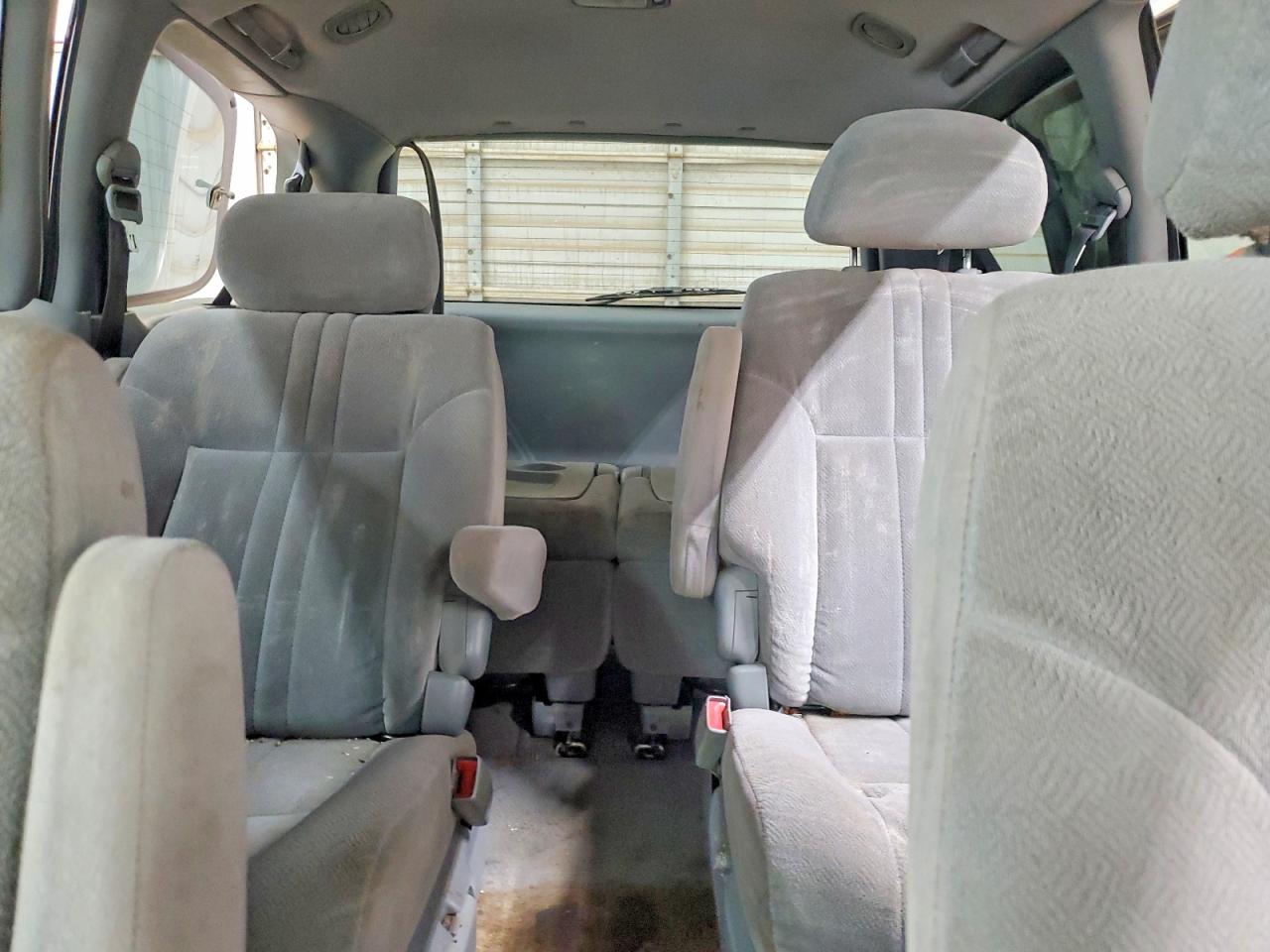 2003 TOYOTA SIENNA LE photo 10