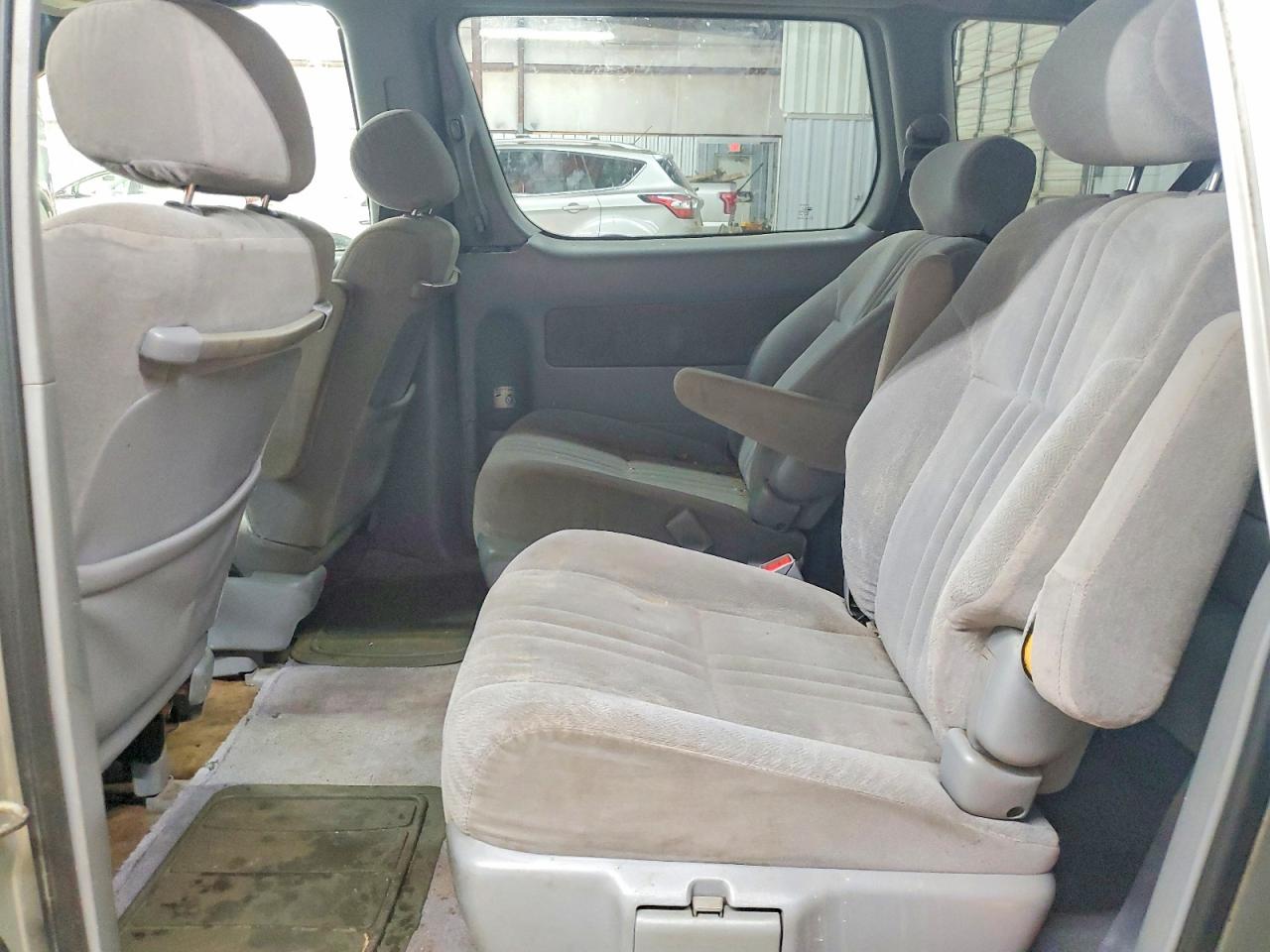 2003 TOYOTA SIENNA LE photo 11
