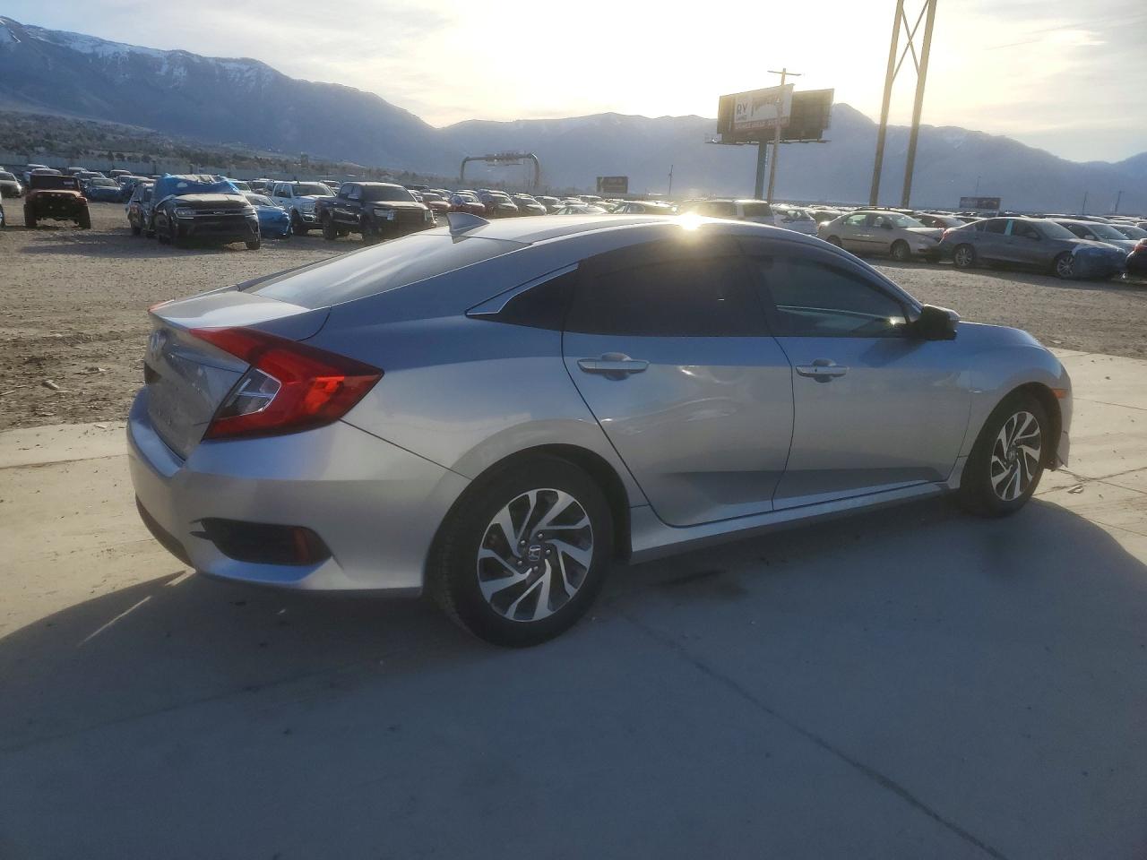 2017 HONDA CIVIC EX photo 3