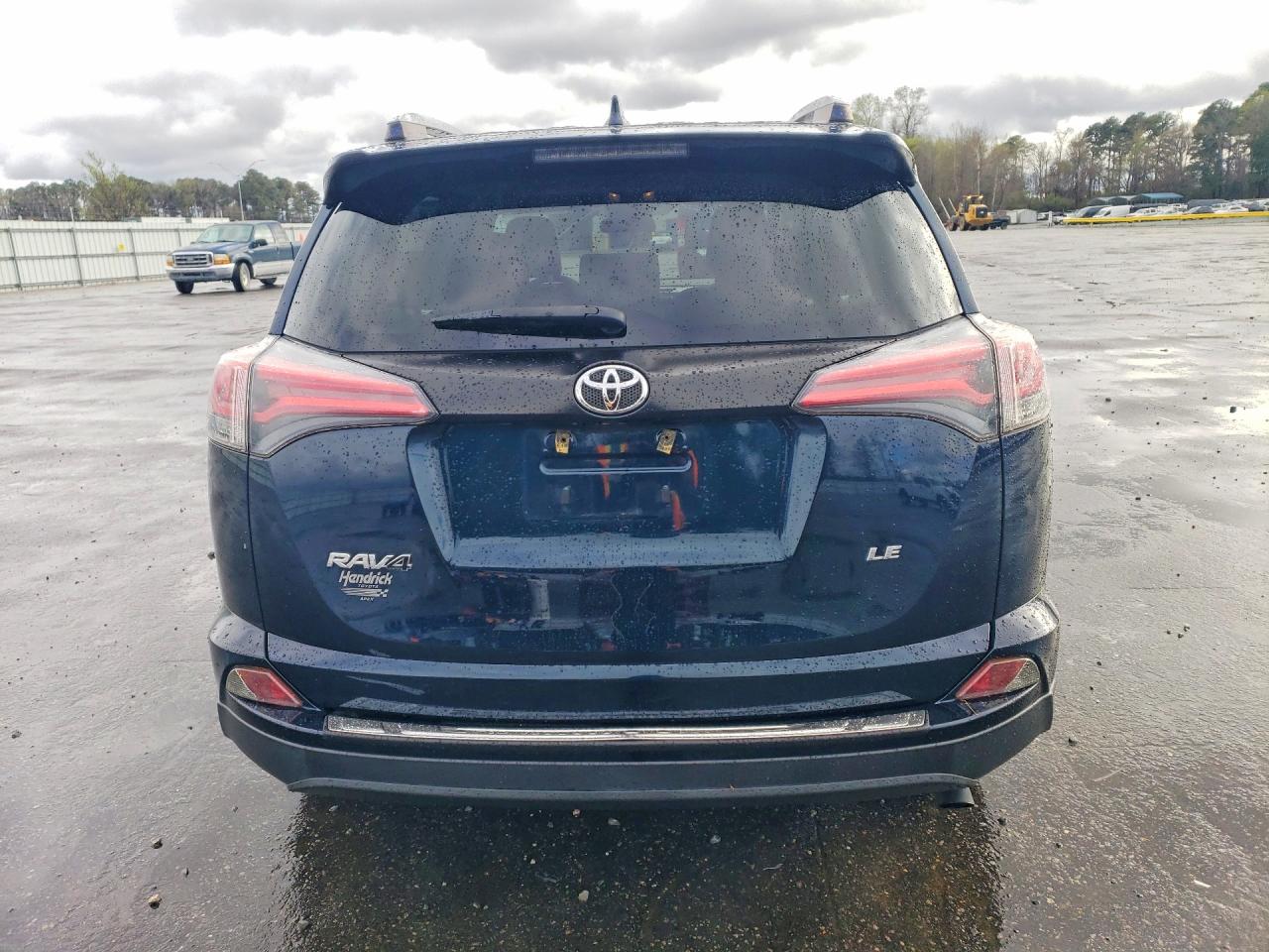 2018 TOYOTA RAV4 LE photo 6