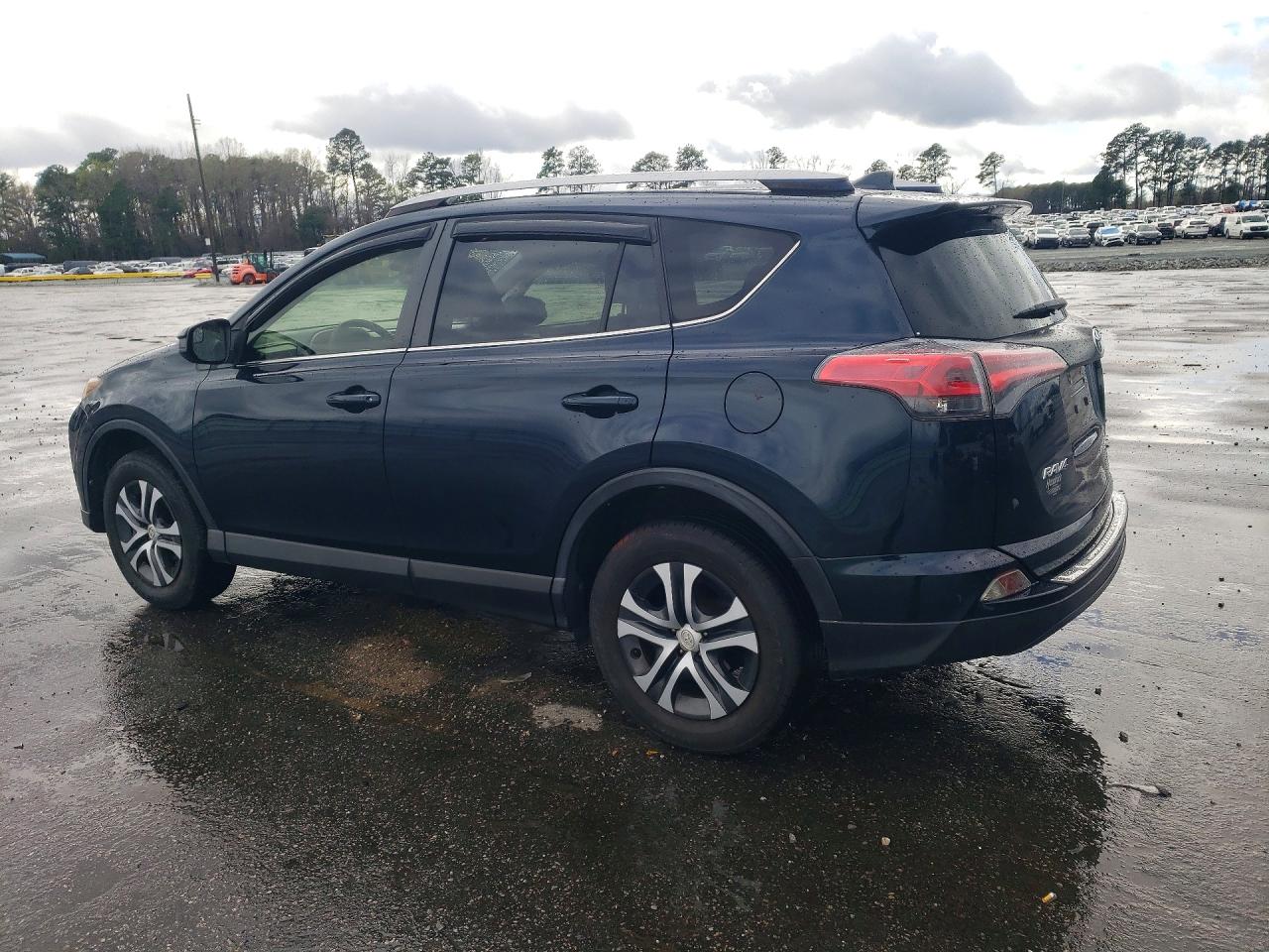 2018 TOYOTA RAV4 LE photo 2