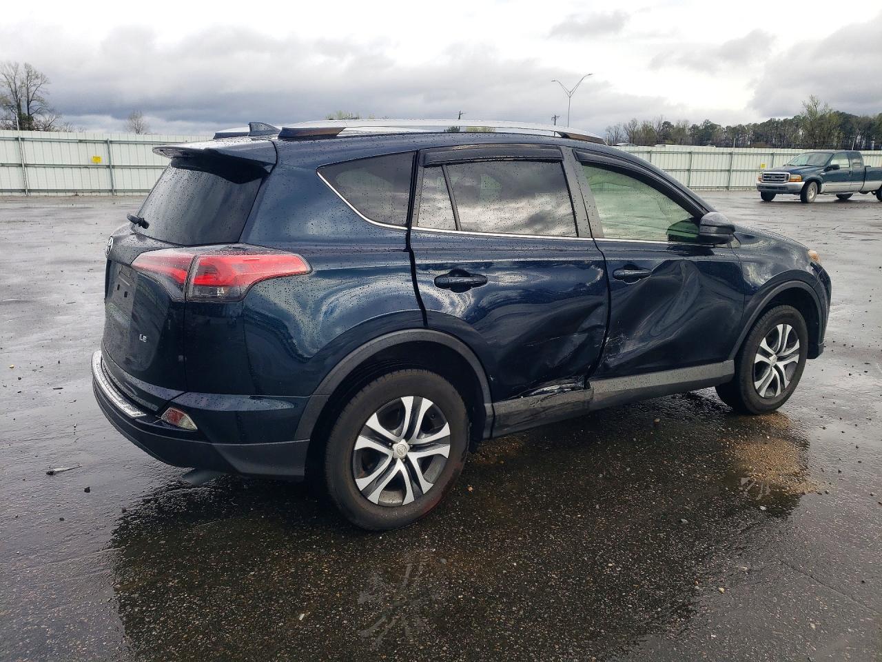 2018 TOYOTA RAV4 LE photo 3