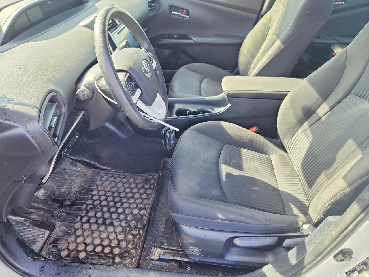 2016 TOYOTA PRIUS photo 13