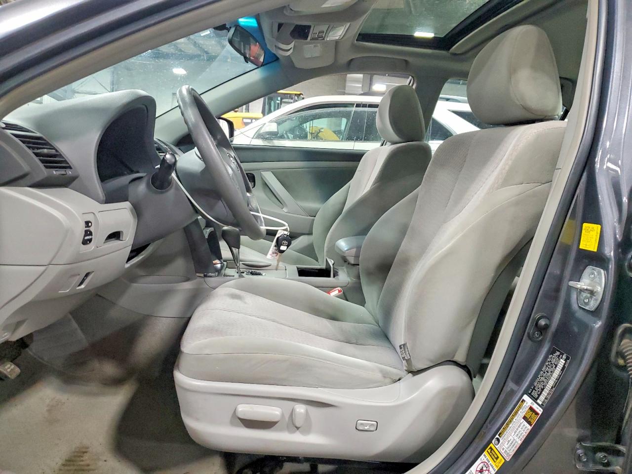 2011 TOYOTA CAMRY LE photo 13