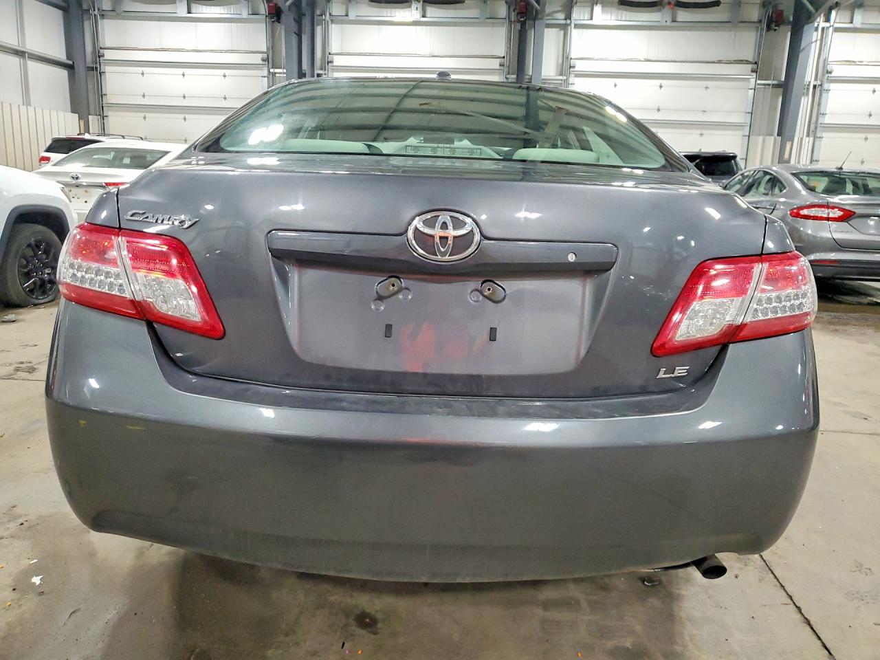 2011 TOYOTA CAMRY LE photo 11