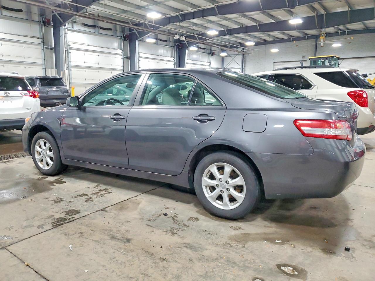 2011 TOYOTA CAMRY LE photo 3