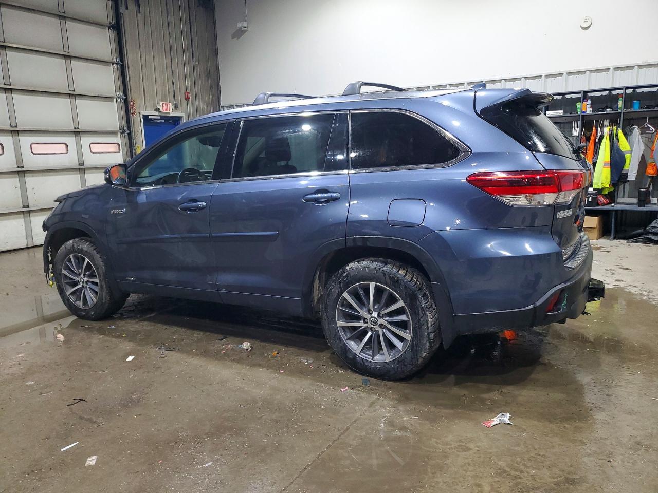 2018 TOYOTA HIGHLANDER HYBRID XLE photo 2