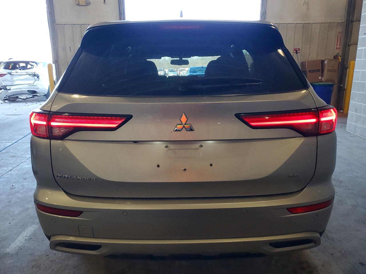 2024 MITSUBISHI OUTLANDER SE photo 11