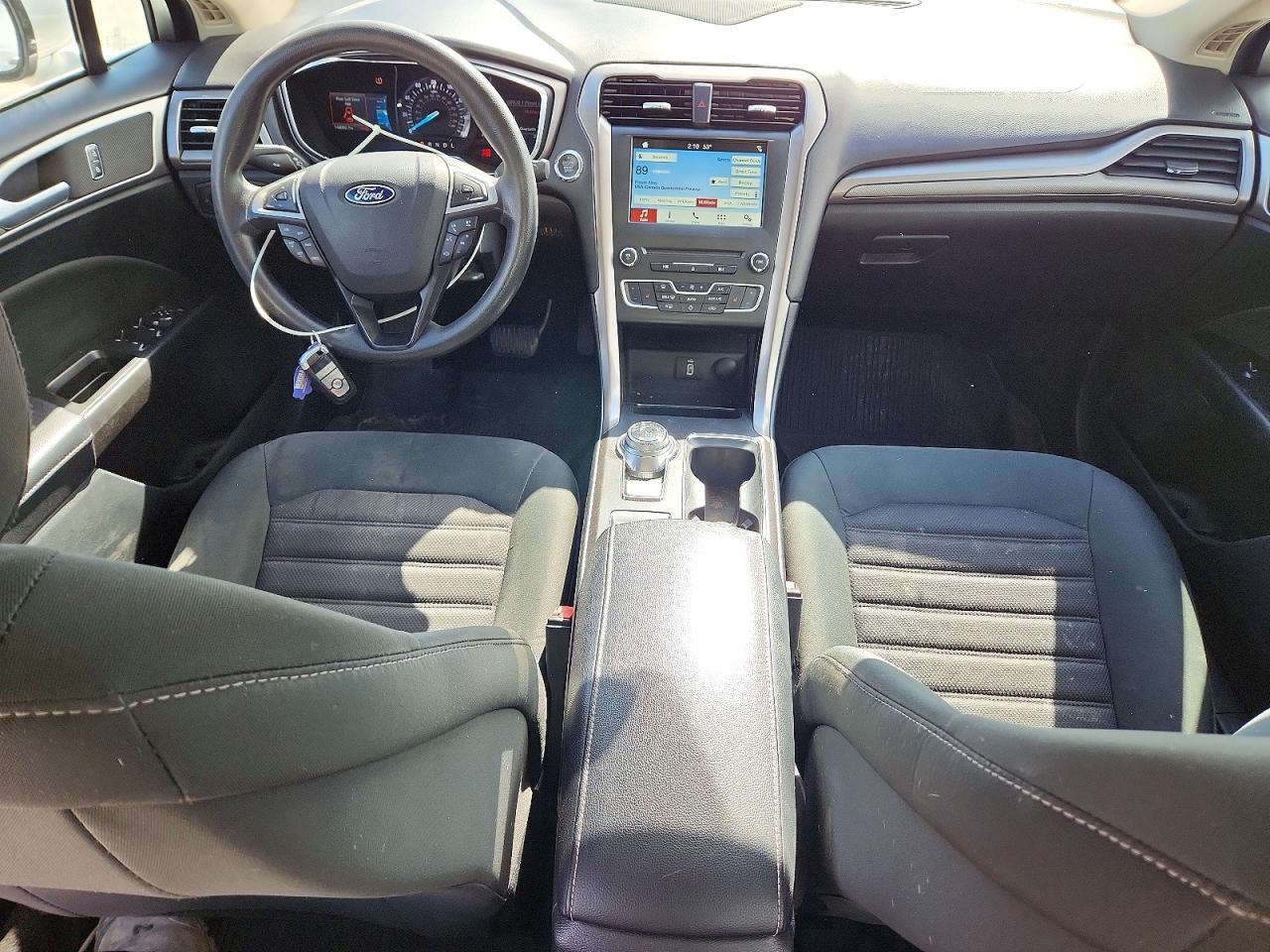 2017 FORD FUSION SE photo 8
