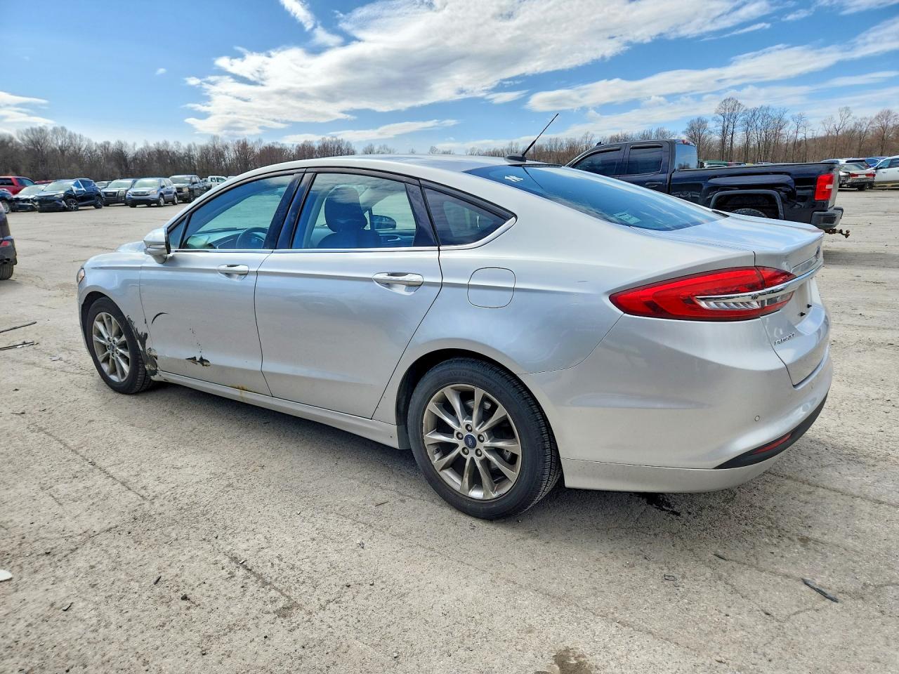 2017 FORD FUSION SE photo 2