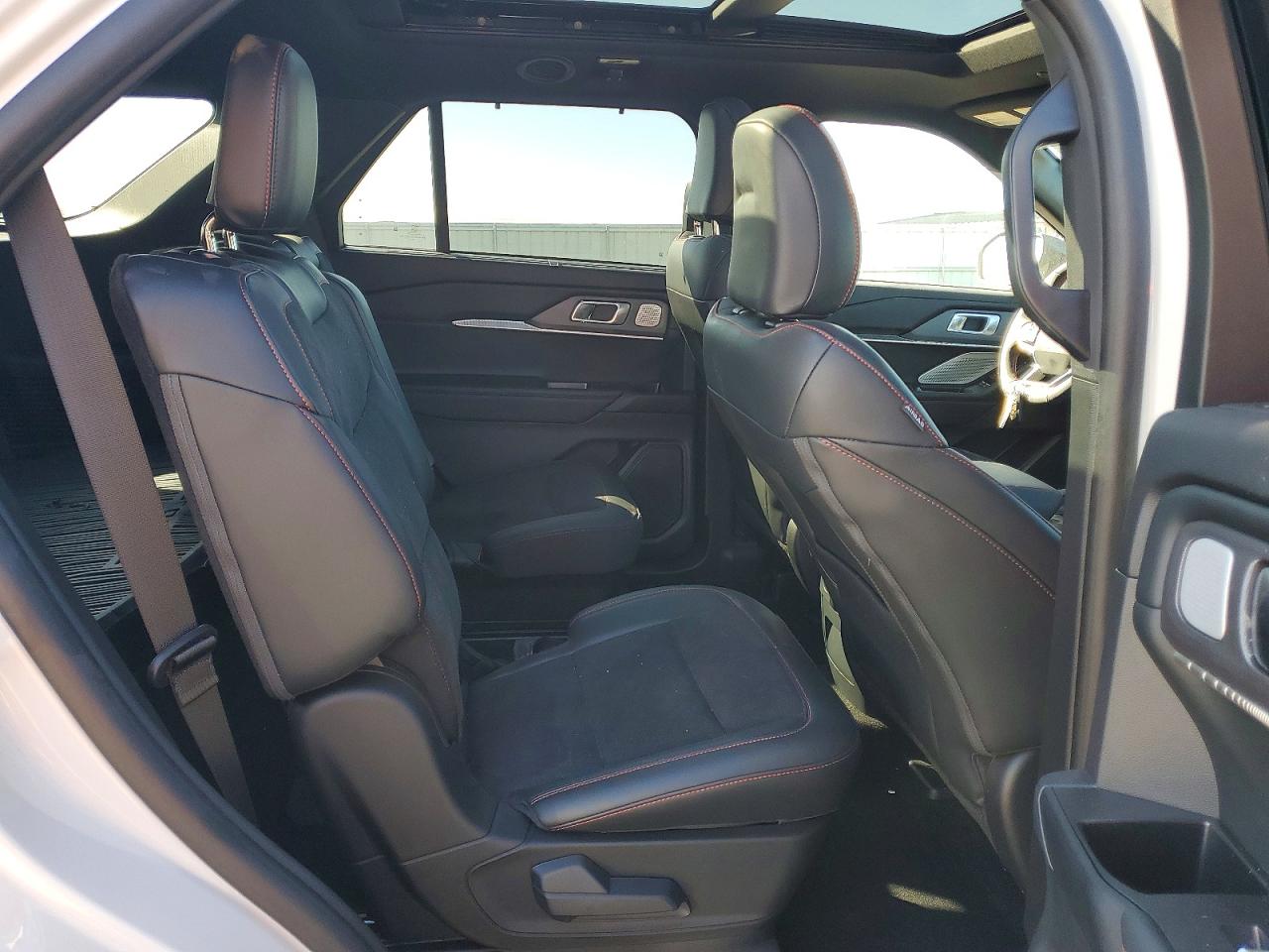 2025 FORD EXPLORER ST photo 11