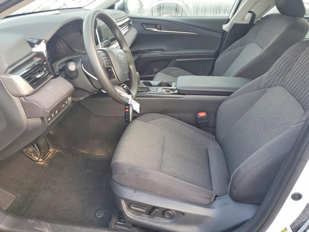 2025 TOYOTA CAMRY LE photo 13