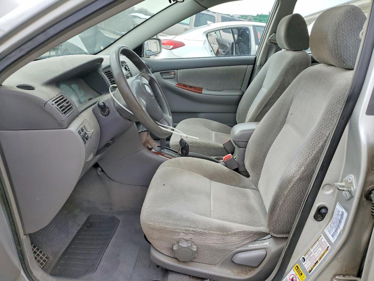 2004 TOYOTA COROLLA photo 13