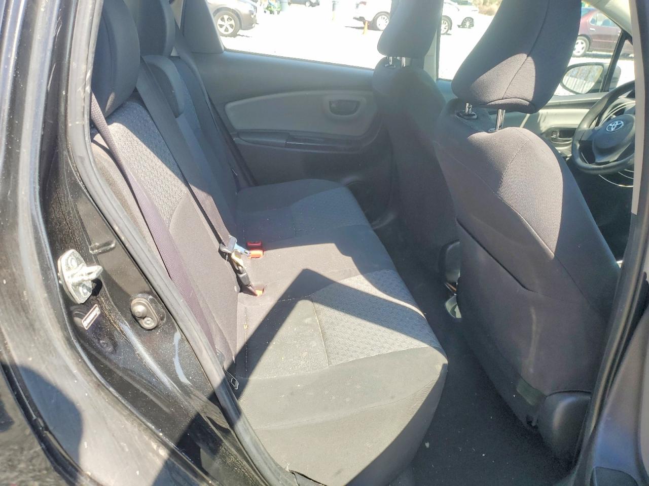 2015 TOYOTA YARIS 5-DOOR L photo 10