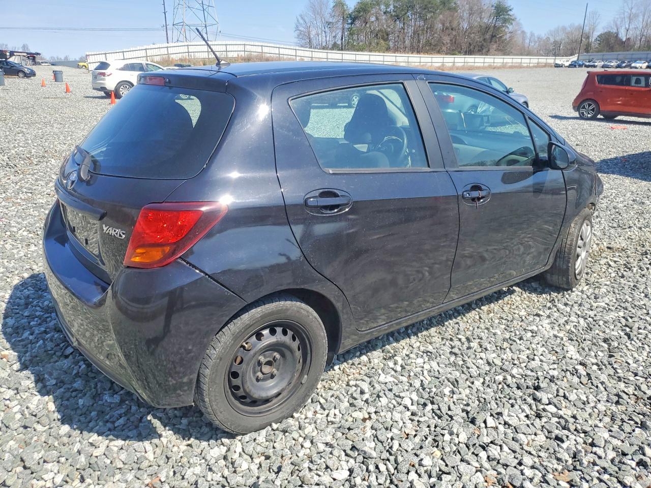 2015 TOYOTA YARIS 5-DOOR L photo 3