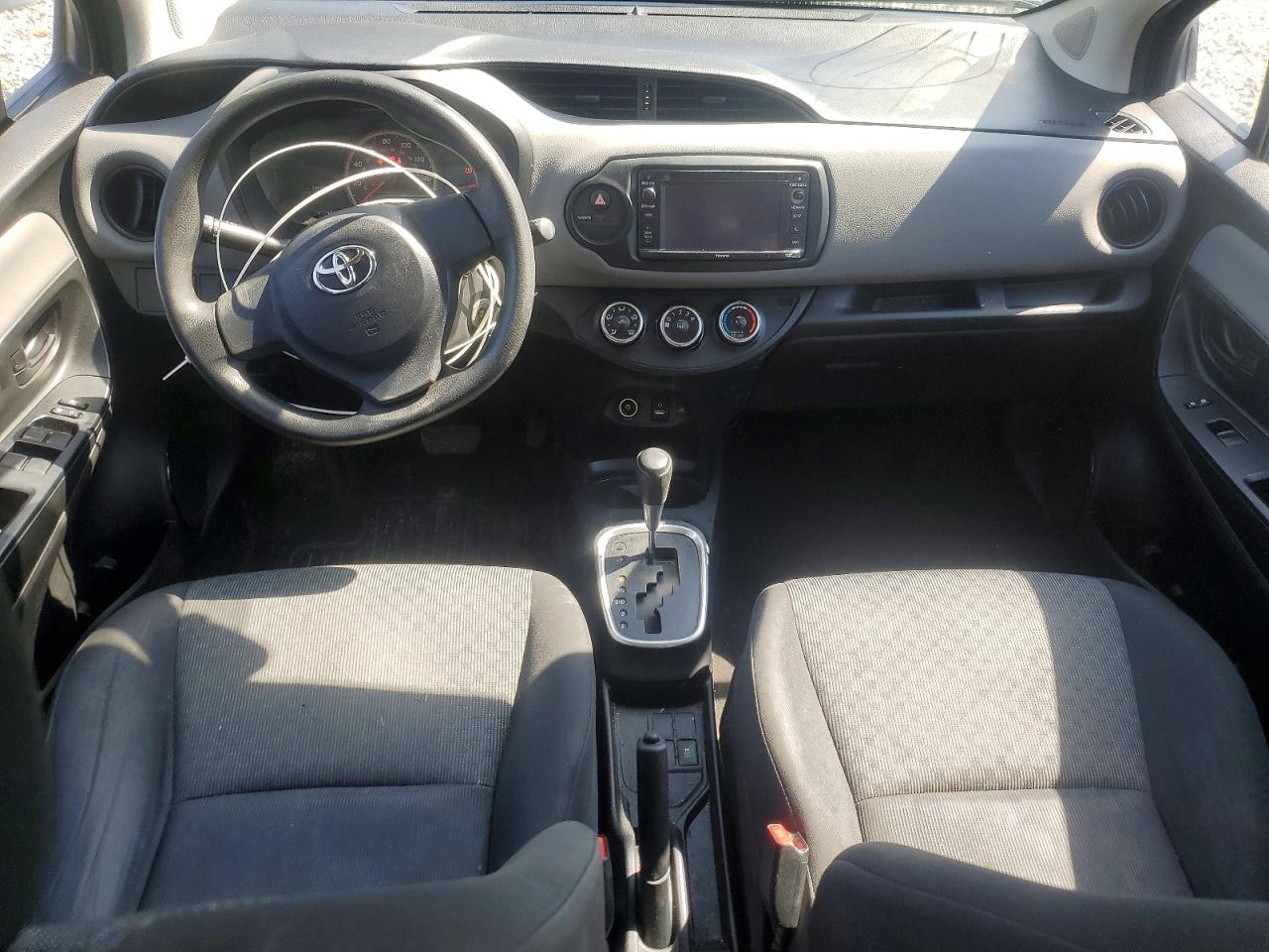 2015 TOYOTA YARIS 5-DOOR L photo 8