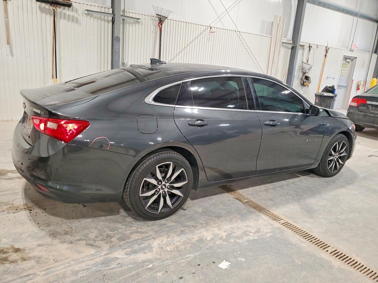 2017 CHEVROLET MALIBU LT photo 3