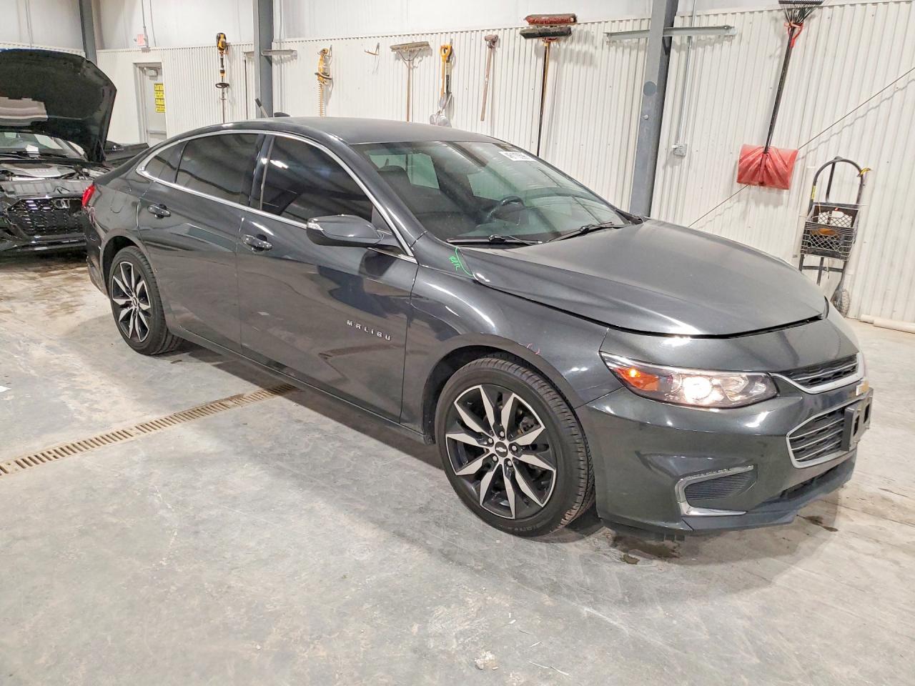 2017 CHEVROLET MALIBU LT photo 4