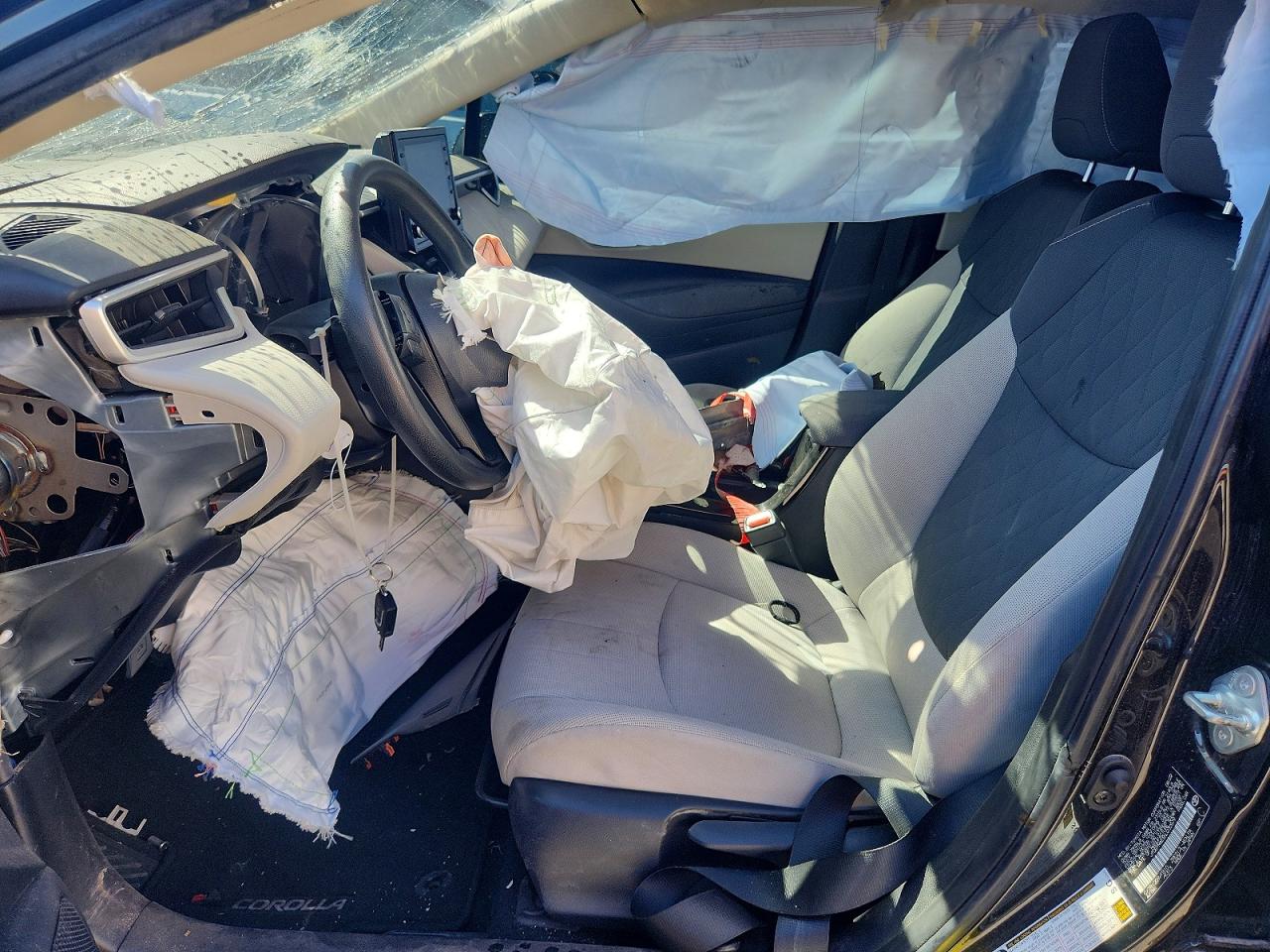 2022 TOYOTA COROLLA LE photo 13