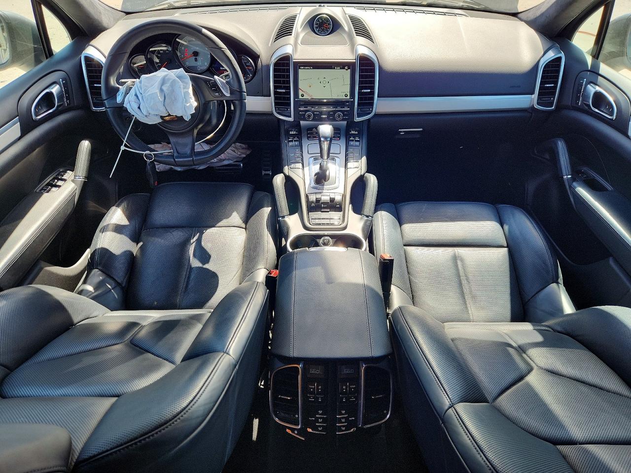 2013 PORSCHE CAYENNE GTS photo 8