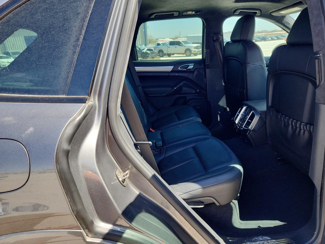 2013 PORSCHE CAYENNE GTS photo 11