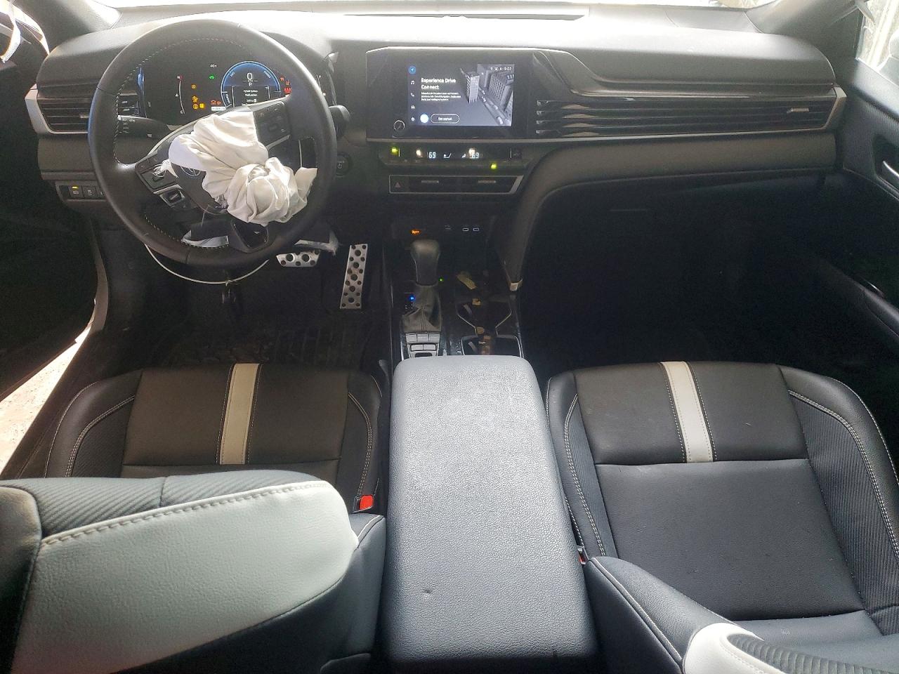 2025 TOYOTA CAMRY SE photo 15