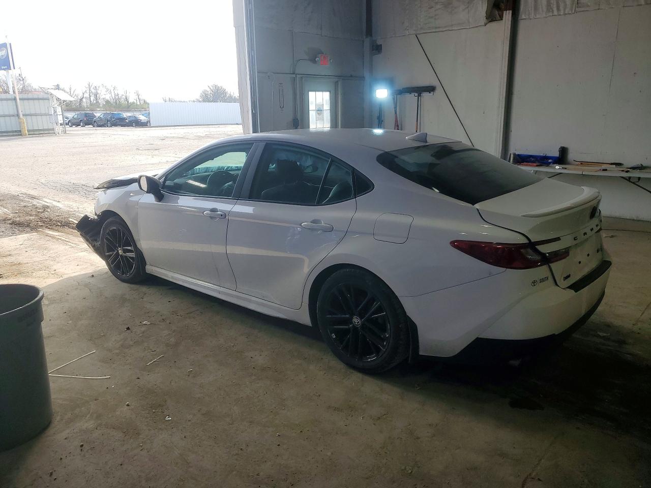 2025 TOYOTA CAMRY SE photo 3