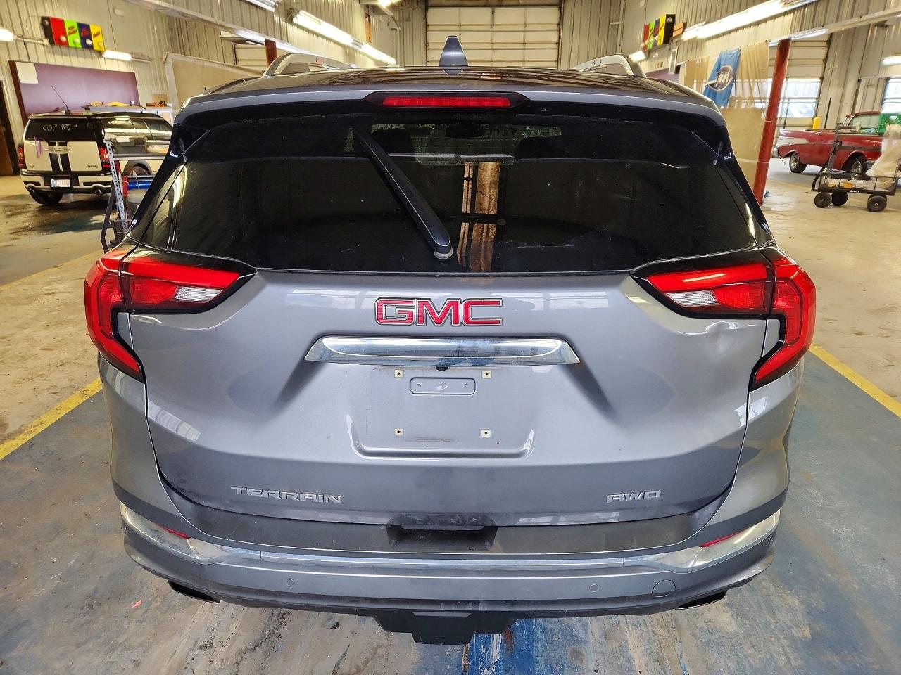 2018 GMC TERRAIN DENALI photo 11
