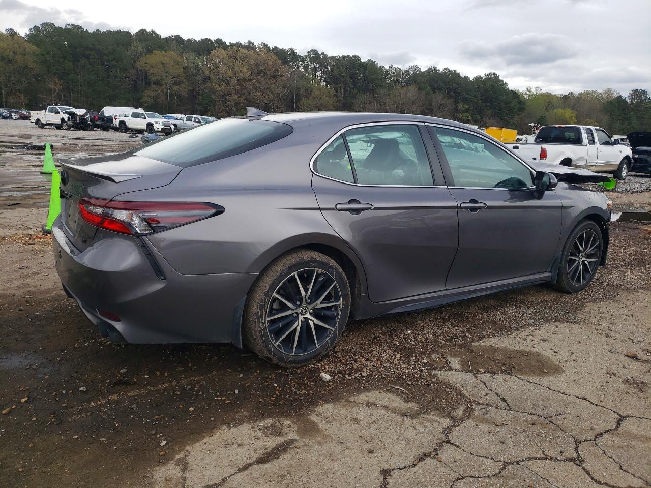 2023 TOYOTA CAMRY SE photo 3