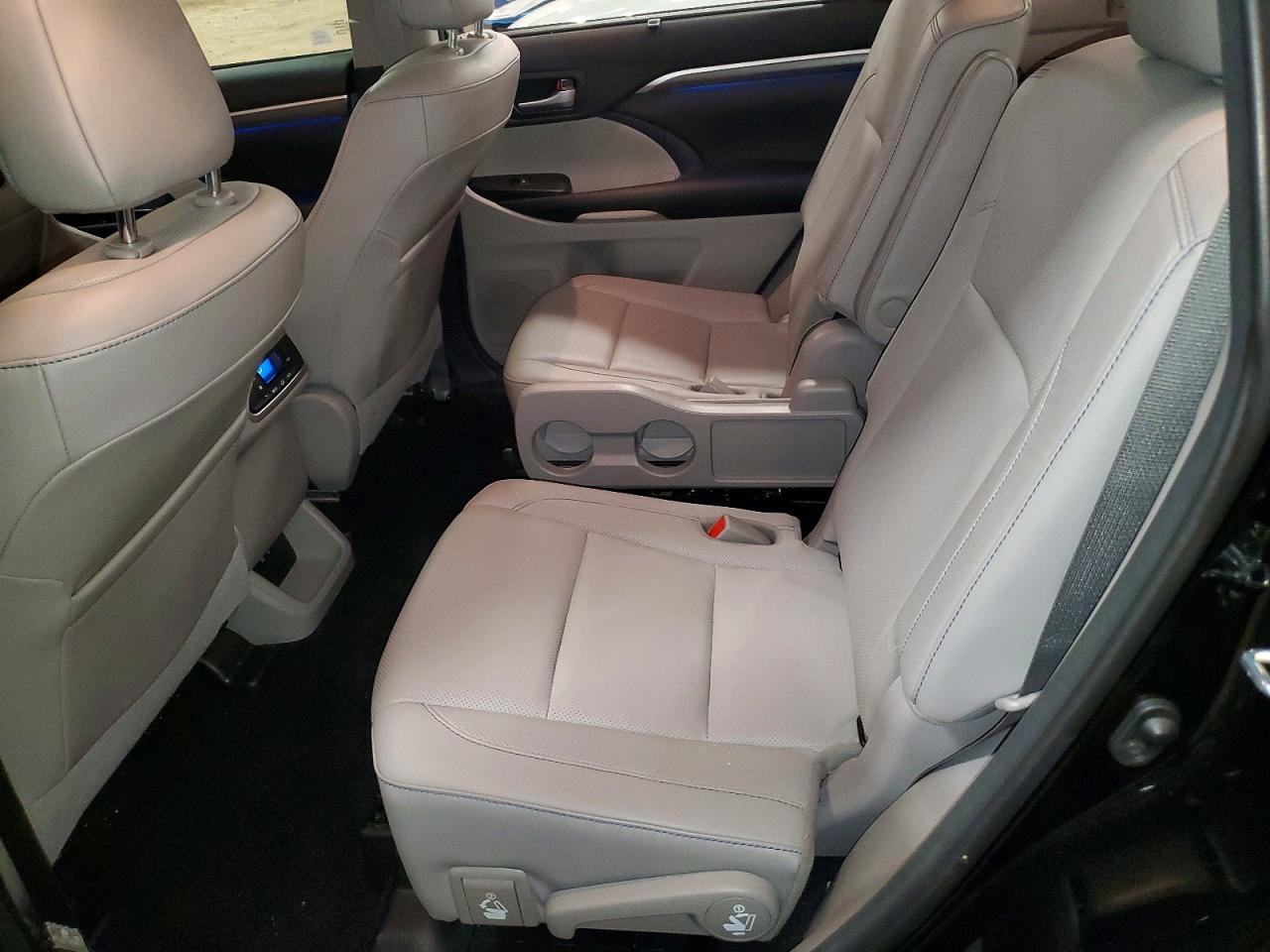2018 TOYOTA HIGHLANDER HYBRID LIMITED photo 11
