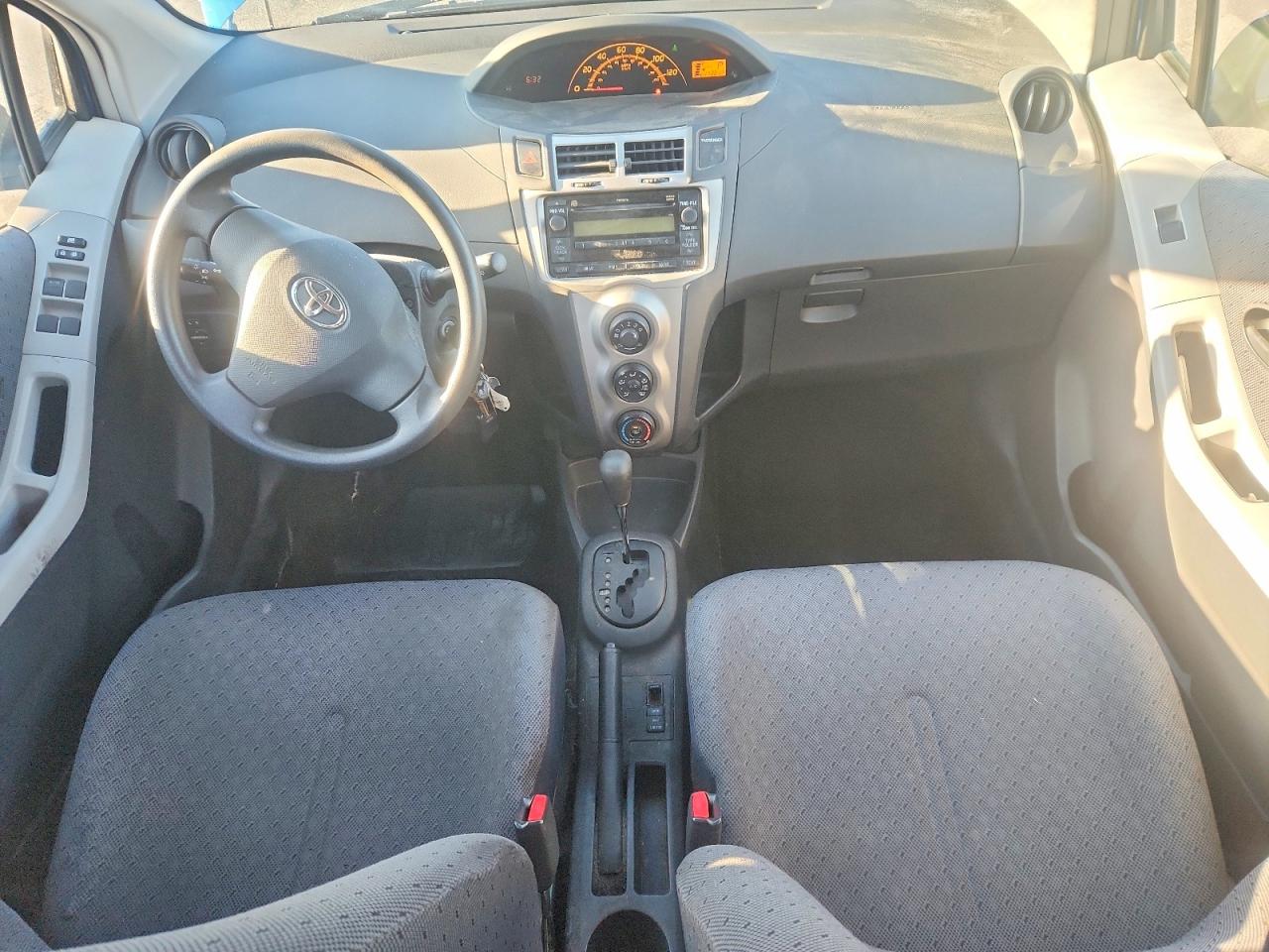 2010 TOYOTA YARIS BASE photo 15