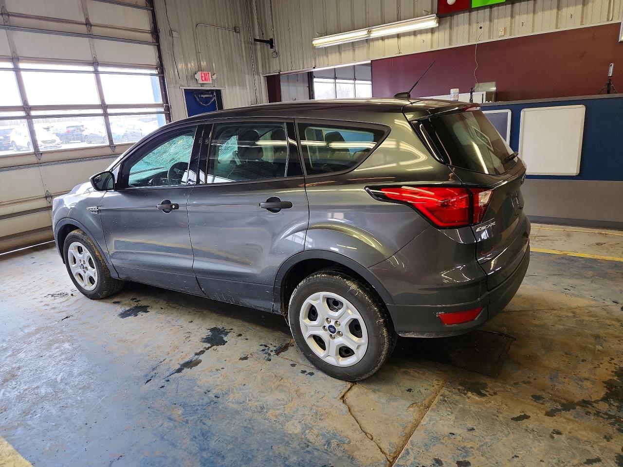 2019 FORD ESCAPE S photo 2