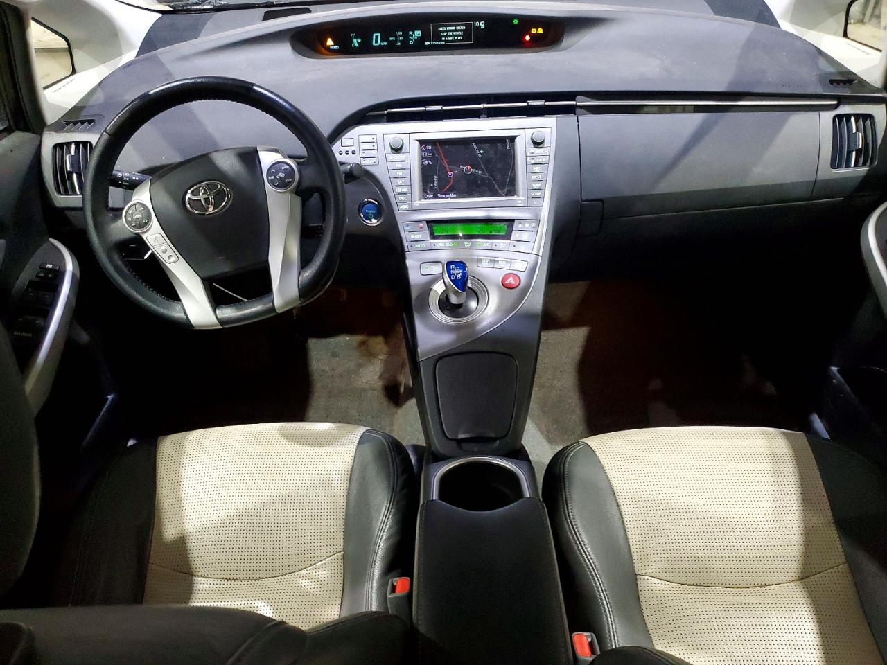 2014 TOYOTA PRIUS FOUR photo 15