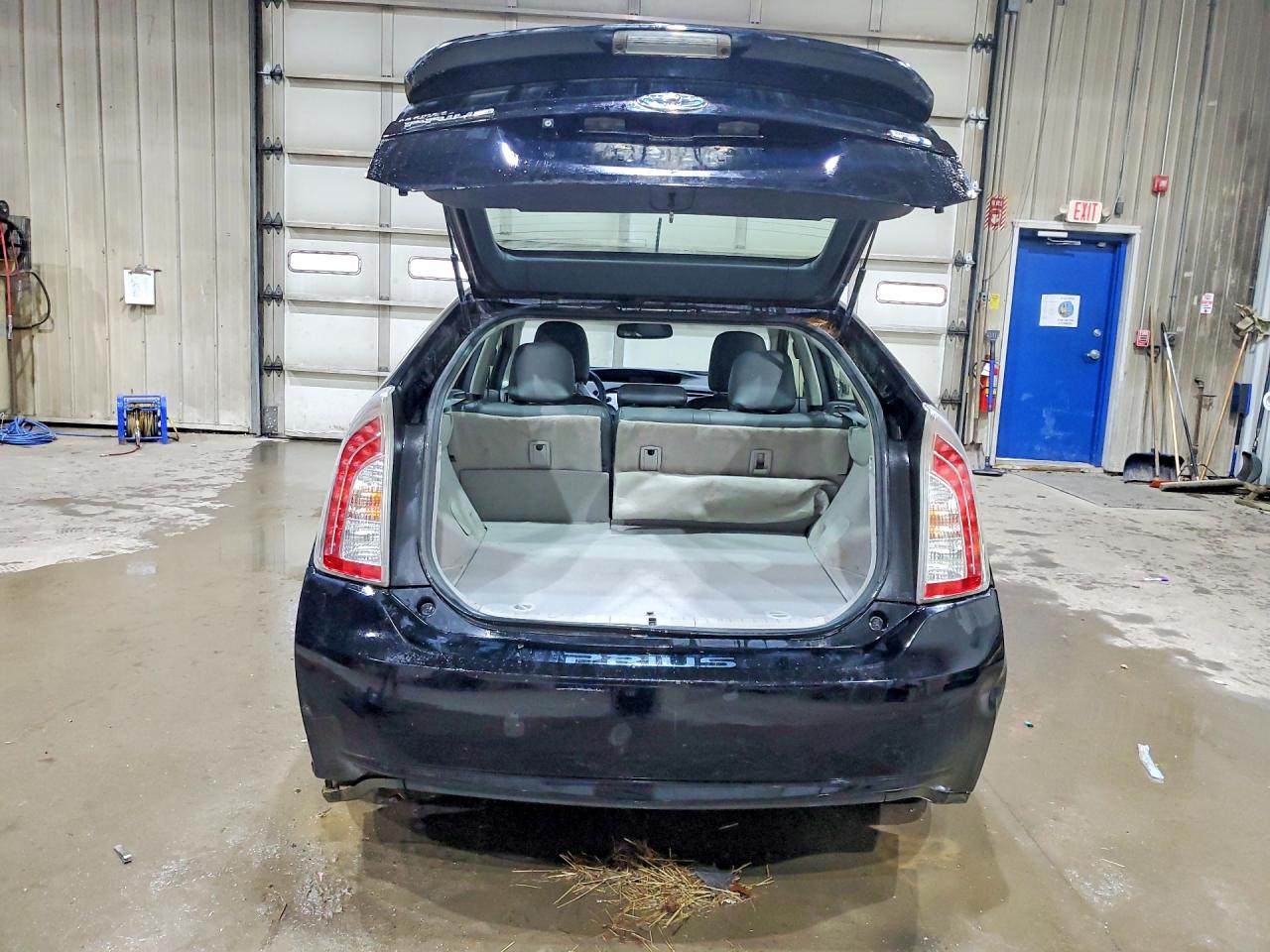 2014 TOYOTA PRIUS FOUR photo 11