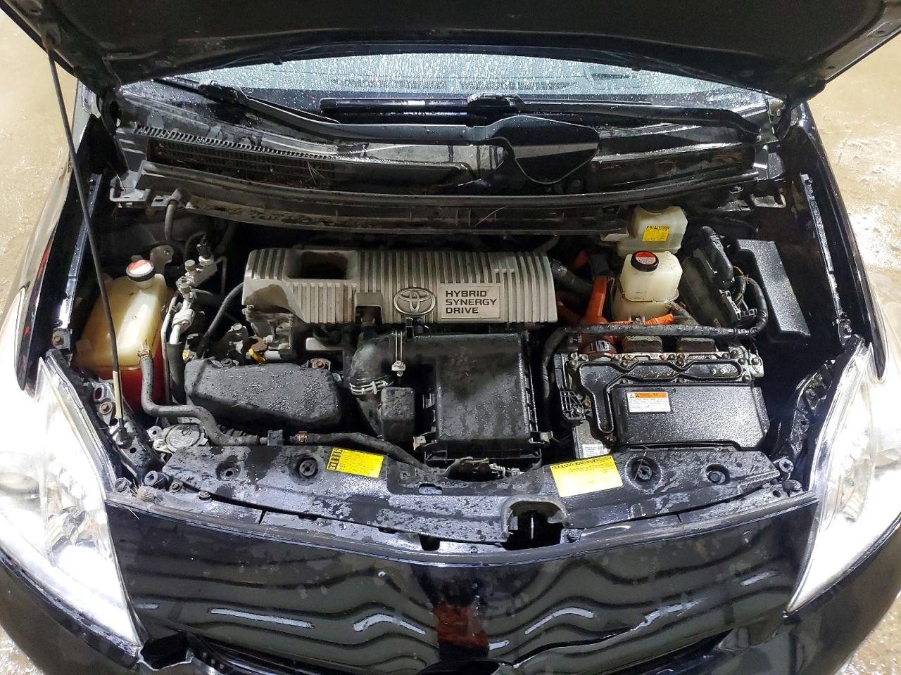 2014 TOYOTA PRIUS FOUR photo 21