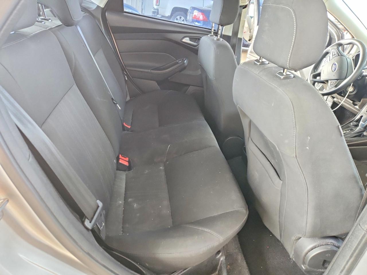 2018 FORD FOCUS SE photo 10