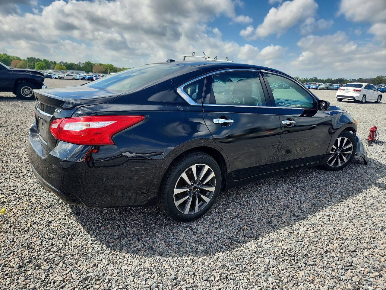 2017 NISSAN ALTIMA 2.5 SV photo 5
