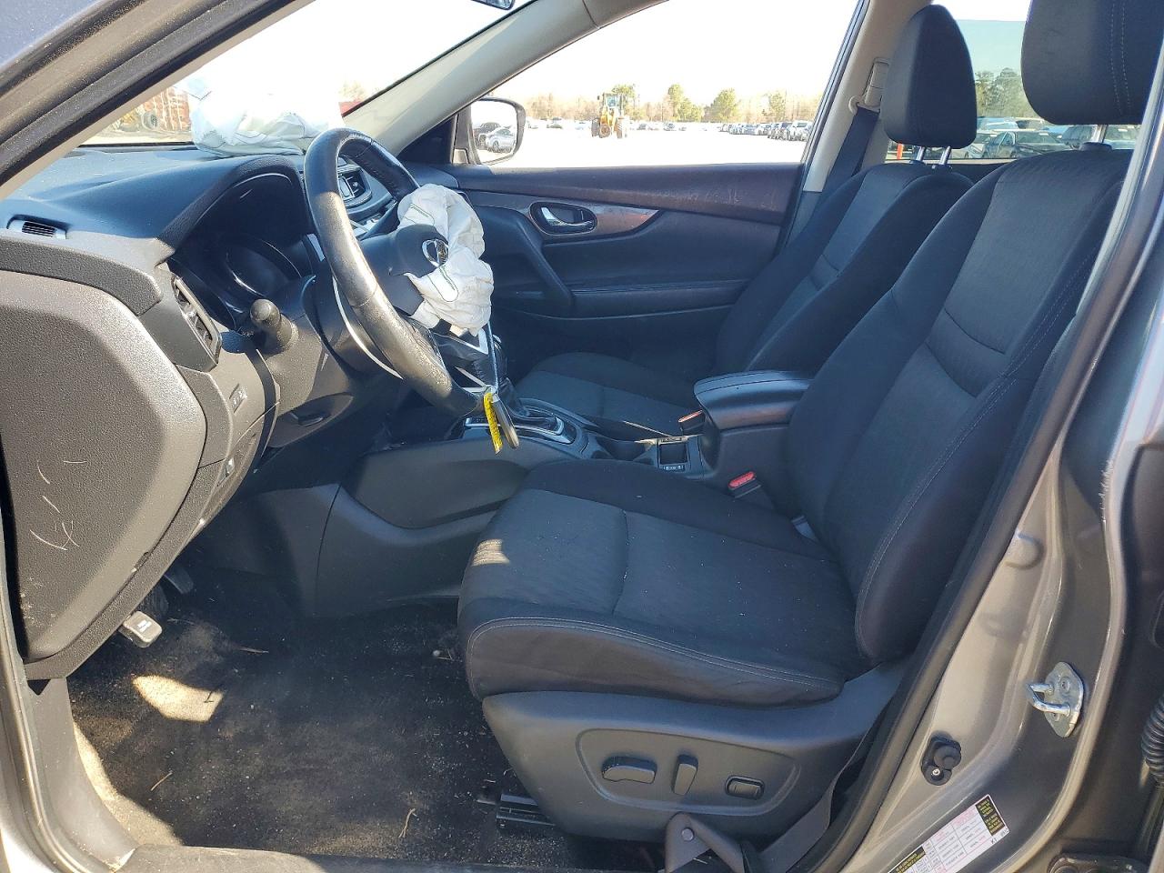 2018 NISSAN ROGUE SV photo 19
