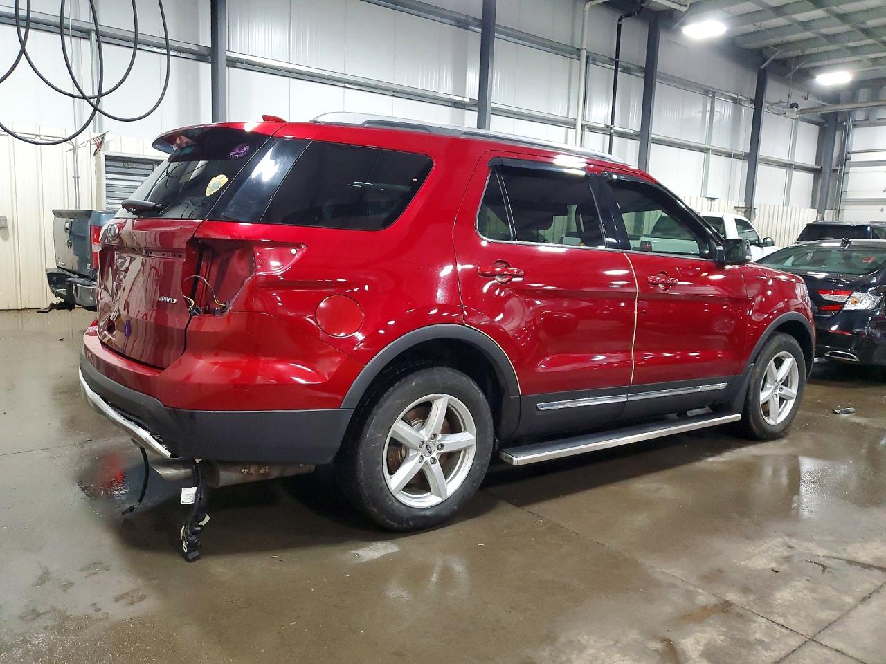 2017 FORD EXPLORER XLT photo 3