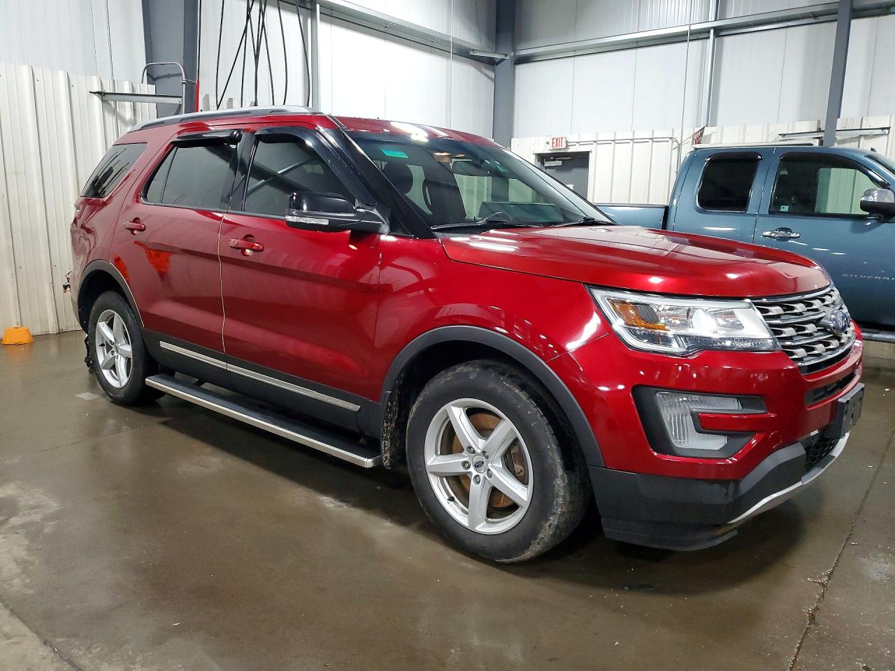 2017 FORD EXPLORER XLT photo 4