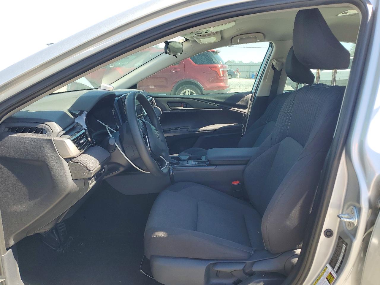 2025 TOYOTA CAMRY LE photo 7