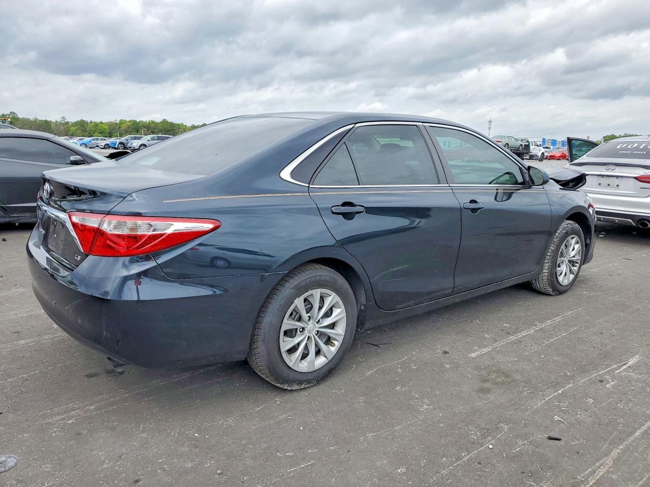 2017 TOYOTA CAMRY LE photo 9
